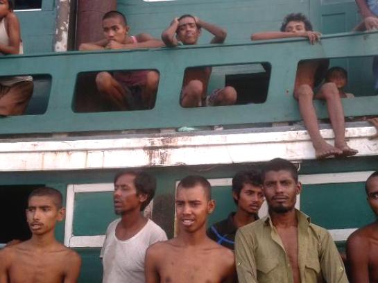 Migrants la Malaisie envoie sa marine et ses garde-côtes